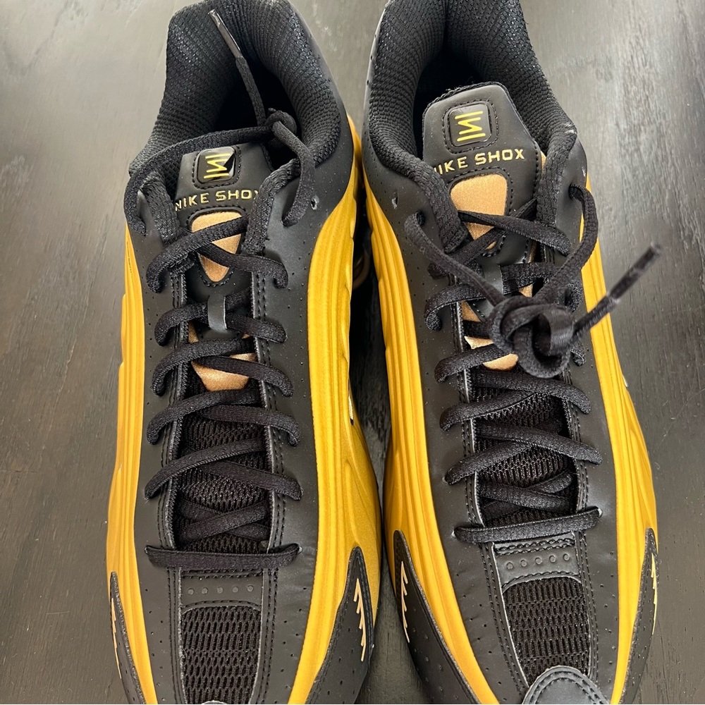✔️New✔️ NIKE Shox R4 'Metallic Gold' - Picture 7 of 11